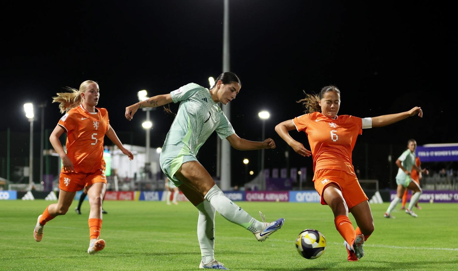Hoy partidos de alto voltaje en las semifinales de la Copa Mundial Femenina Sub-17 Por primera vez, las semifinales cuentan con cuatro equipos de cuatro confederaciones diferentes: Brasil se enfrenta a RDP de Corea, mientras que los Países Bajos se miden en la revancha contra México.