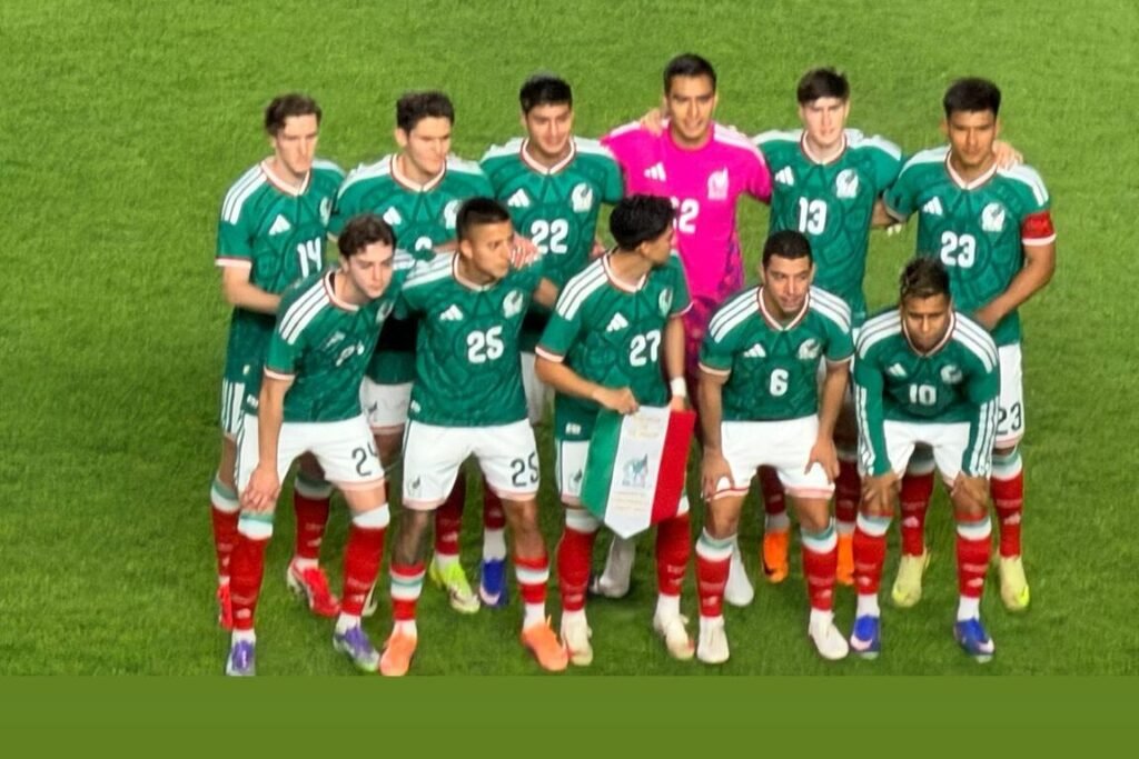 Selección Mexicana de Fútbol: Historia, gloria, figuras y controversias La historia de la selección mexicana es un reflejo de pasión, resiliencia y constante búsqueda de grandeza. Entre triunfos, ídolos y polémicas, el “Tri” sigue siendo uno de los equipos más influyentes del fútbol mundial.